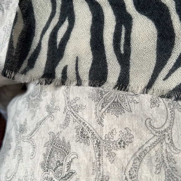 Yarnz Zebra 100% Cashmere Scarf  Wrap animal print - Picture 3 of 9